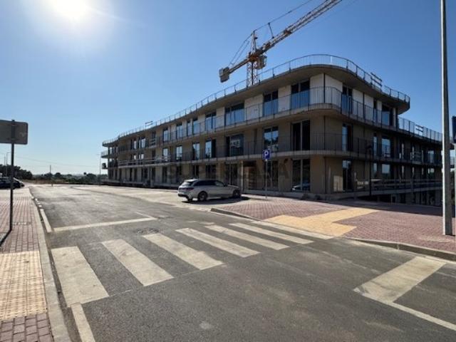 Junto ao Fórum Coimbra vende se t1 com aparcamento privativo