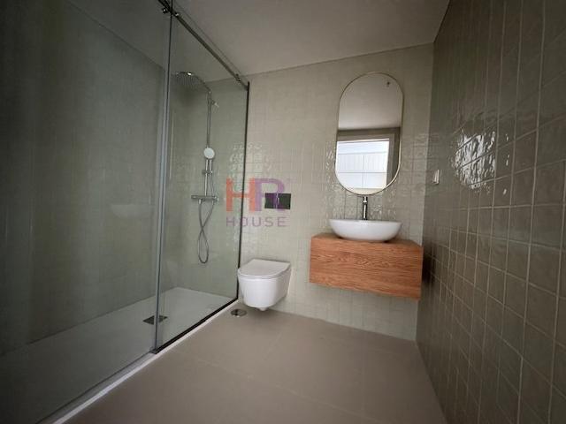 Descubra a sua nova vida em Coimbra, um refúgio moderno e acolhedor com tudo perto. Viva com estilo e conforto na Guarda Inglesa. O imóvel é entregue mobilado