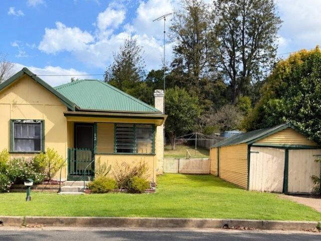 Heritage Cottage close to train station