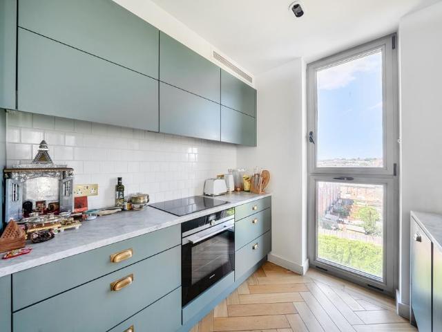 Heritage Lane London NW6 1 bed flat to rent £2,800 pcm £646 pw