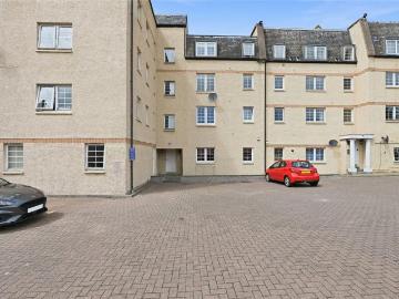 Hermand Crescent, Slateford. 2 bed apartment to rent £1,195 pcm £276 pw
