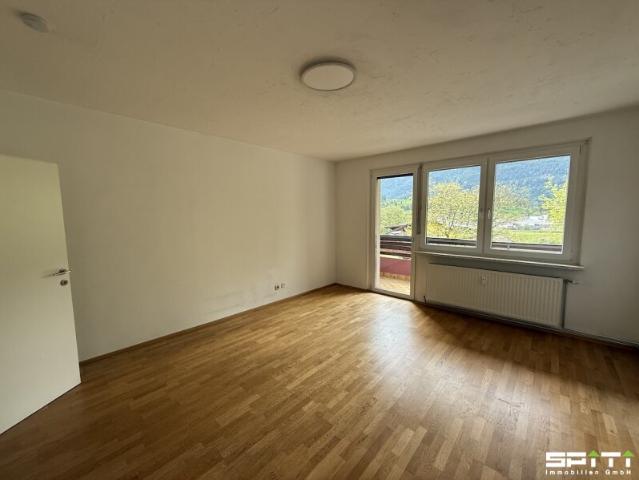 Hermagor: Helle 3 Zimmerwohnung im 2. OG mit Loggia und Parkplatz