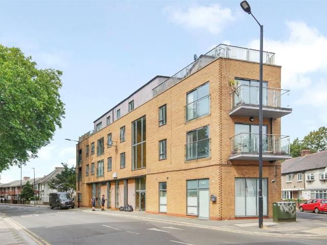 Hermit Road, London E16, 3 bed flat to rent, £2,400 pcm | PrimeLocation