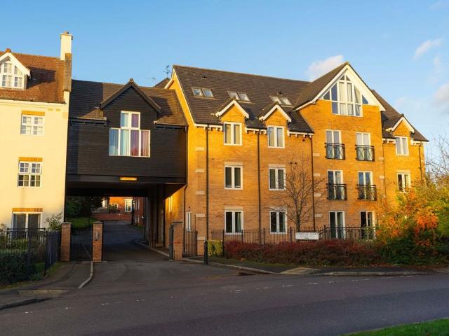 Hermitage Court, Honeywell Close, Oadby, Leicester LE2, 2 bed flat to rent, £1,000 pcm | PrimeLocation