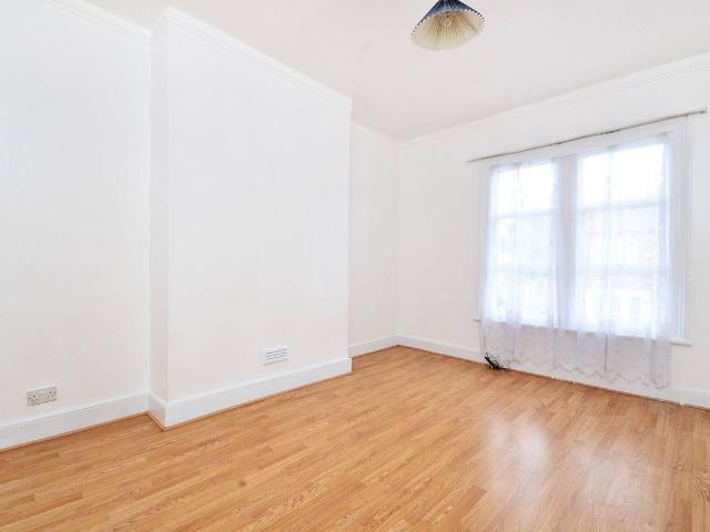 Hermitage Road, Finsbury Park, London N4, 2 bed flat to rent, £2,150 pcm | PrimeLocation