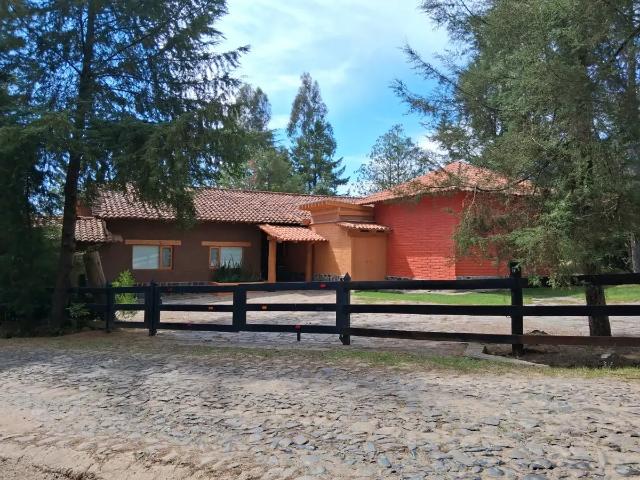 Hermosa Cabaña Venta 1,553 m², 4 Habitaciones + Tapanco, Terraza, Country Club Tapalpa, Jalisco