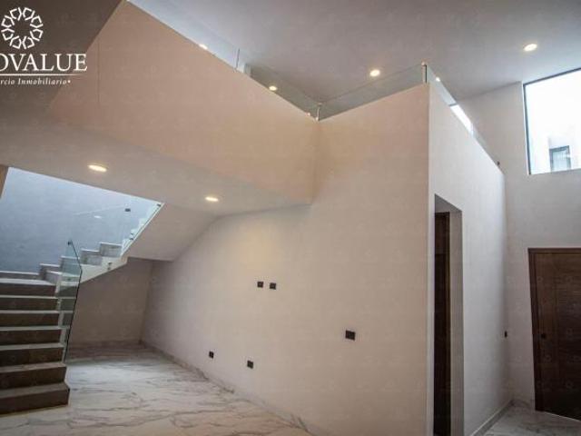 Hermosa cas en venta La Finca, Animas