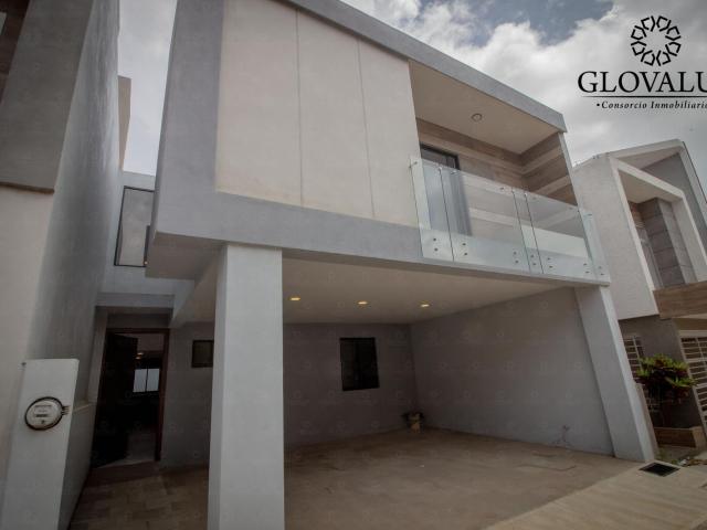 Hermosa cas en venta La Finca, Animas