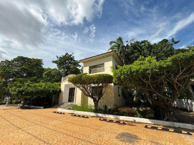 HERMOSA CASONA DE LUJO CON USO DE SUELO COMERCIAL EN PASEO DE MONTEJO