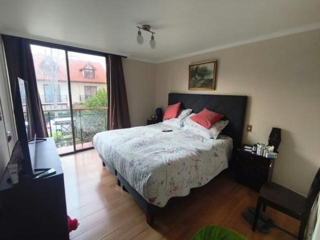 Hermosa casa, 3 pisos, san carlos de apoquindo | 5 dormitorios por 13800.00 en Las Condes