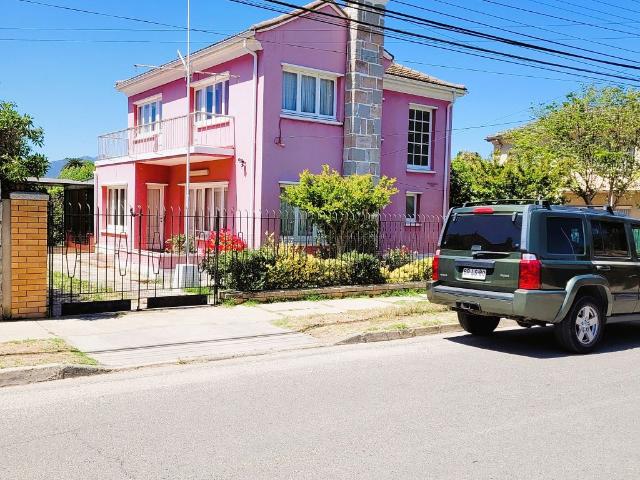 Hermosa casa 4 dormitorios, 1.178 m2, 5 estaciona