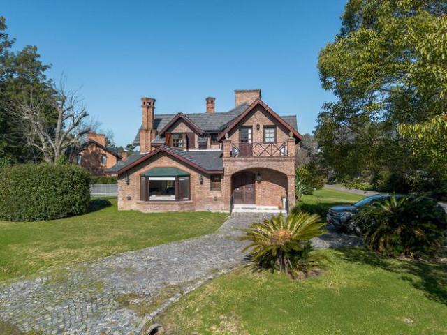 Hermosa casa country Los Cardales!