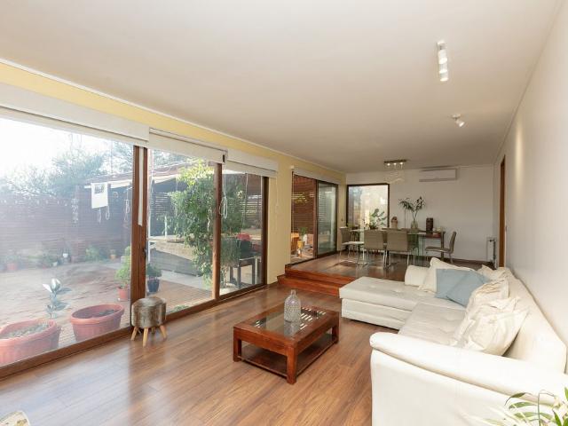 HERMOSA CASA COMUNA DE PEÑALOLÉN, 5 HAB, 4B