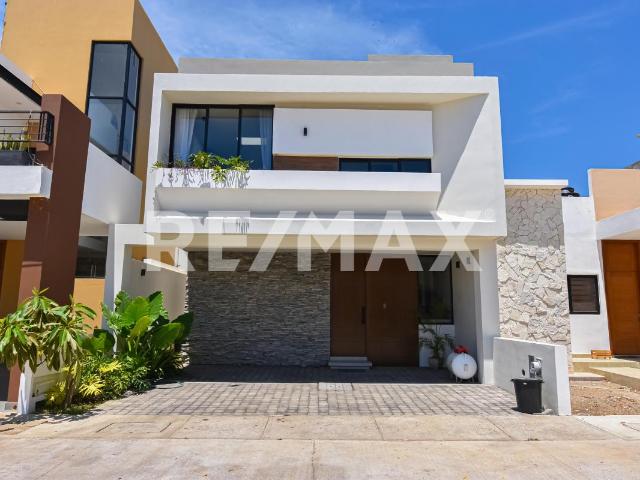 HERMOSA CASA CON ACABADOS DE LUJO