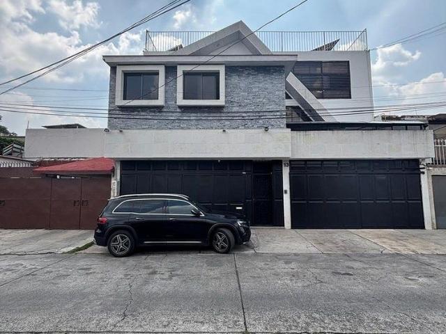 HERMOSA CASA CON ACABADOS DE LUJO