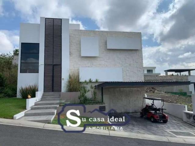 Hermosa casa con alberca dentro del fracc lomas de cocoyoc