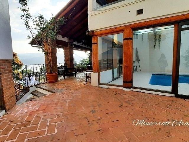 Hermosa casa con alberca y vista al lago