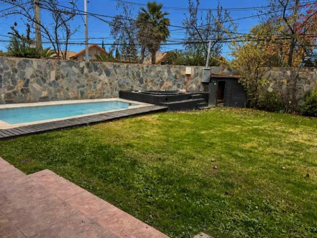 Hermosa casa con amplia cocina y gran patio 1686 | dormitorios por 13800.00 en Huechuraba