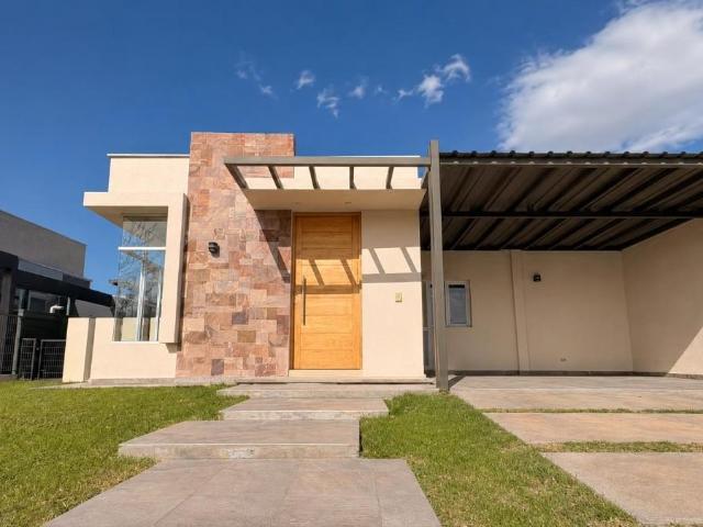 Hermosa Casa con Patio y Churrasquera | 2 Dormitorios en Barrio Privado ? 115m?