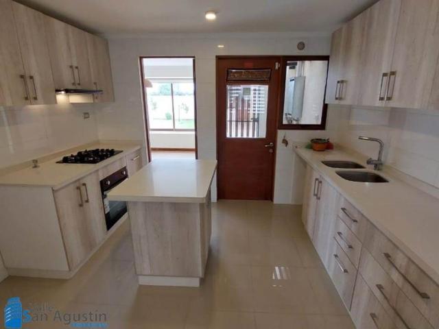 HERMOSA CASA CON PISCINA EN CONDOMINIO LOS NOGALES