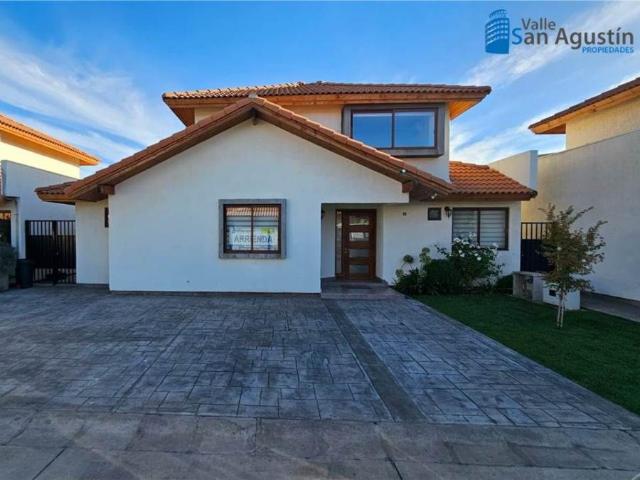 HERMOSA CASA CON PISCINA EN CONDOMINIO LOS NOGALES