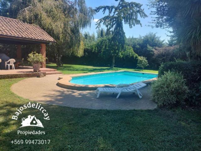 Hermosa casa con piscina en loteo la Reina, Talca