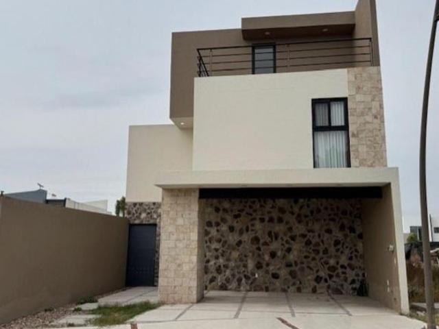 HERMOSA CASA CON ROOF GARDEN