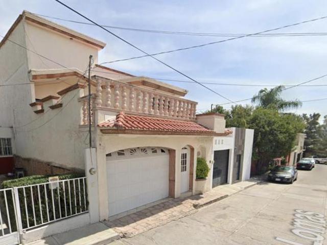 HERMOSA CASA CON UNA SUPER UBICACIÓN EN LOMAS DE DURANGO, CERCA DE LA UNIVERSIDAD Y EL ESTADIO