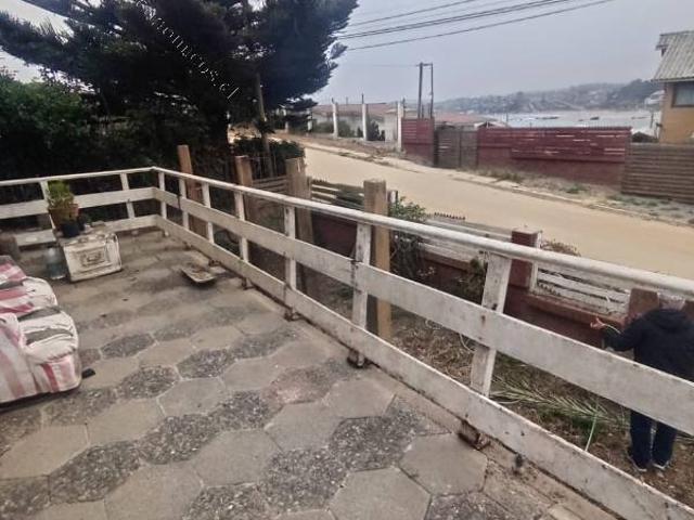 Hermosa casa con vista a la playa principal en el Quisco