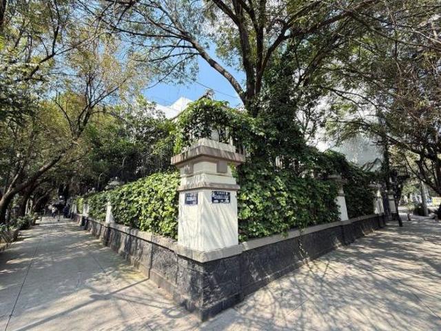 HERMOSA CASA CATALOGADA EN VENTA USO DE SUELO MIXTO ROMA NORTE