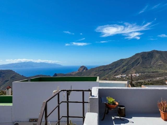 Hermosa Casa Canaria Reformada con Vistas al Mar