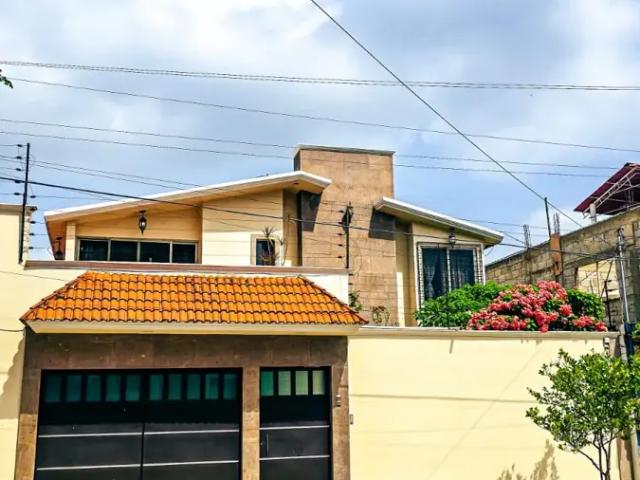 Hermosa casa Centrica Acayucan