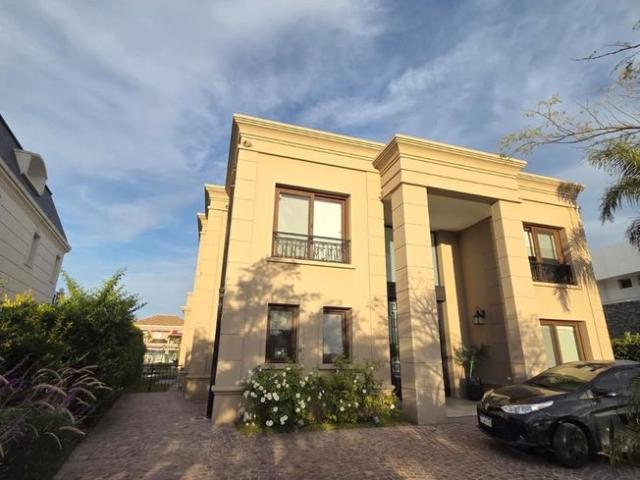 Hermosa Casa a Canal