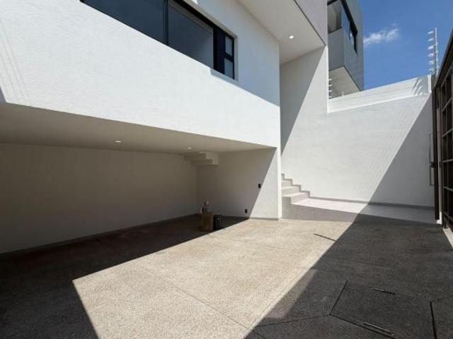 HERMOSA CASA A ESTRENA EN PAISAJES DEL TESORO CON GRAN DISEÑO Y AMPLIOS ESPACIOS