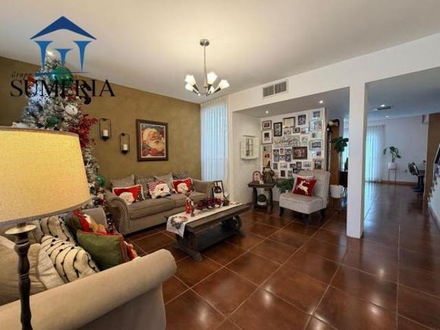 Hermosa casa a la Venta en Misión del Bosque