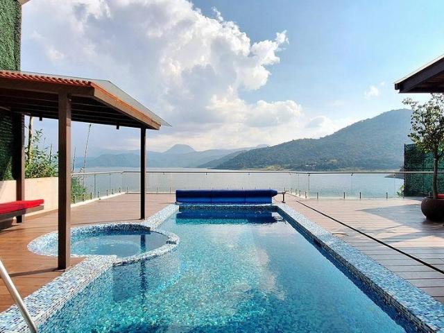Hermosa casa a la orilla del lago
