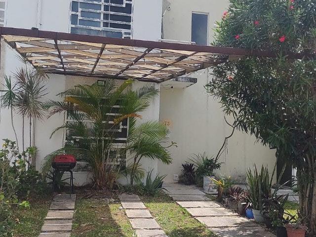 Hermosa casa amueblada en condominio con alberca