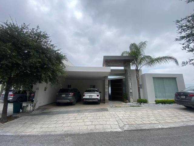 CASA EN RENTA VALLE PONIENTE