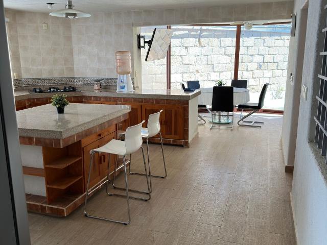 Hermosa Casa Amueblada en Renta !