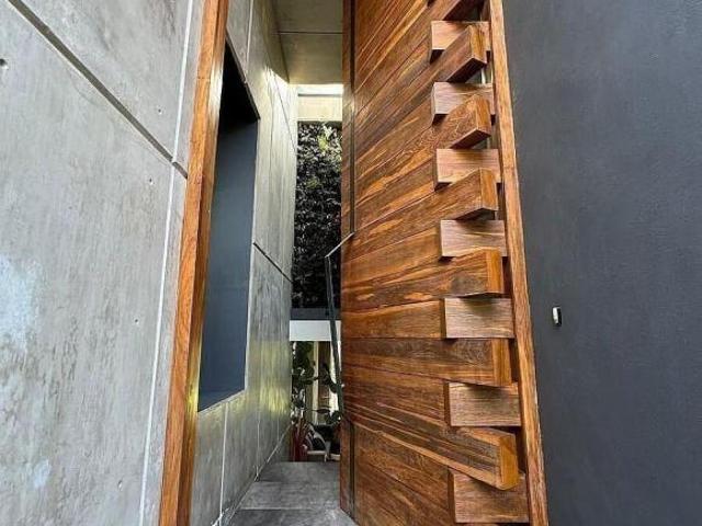 HERMOSA CASA AMUEBLADA EN VENTA JUNTO A CAMPO DE GOLF