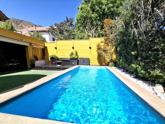 Hermosa casa amplia, luminosa con terraza y piscina | 5 dormitorios por 6990.00 en Pudahuel