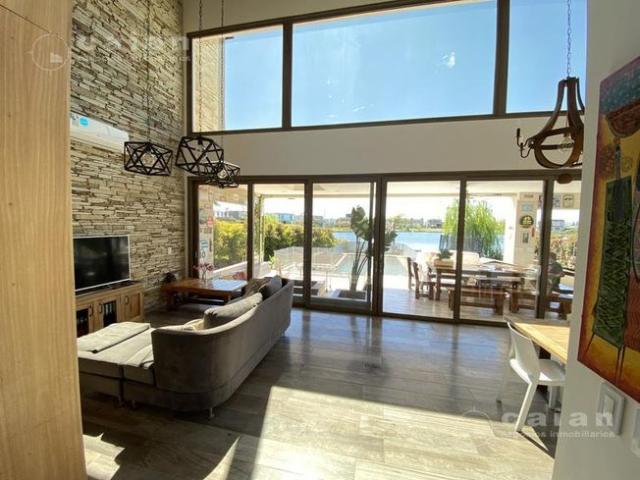 Hermosa Casa al Lago Barrio Tipas, Nordelta