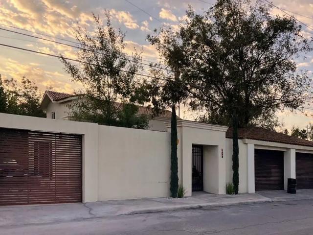Hermosa casa arbolada en Venta en la Col. Guadalupe MONCLOVA, COAH