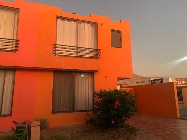 Hermosa casa dos pisos