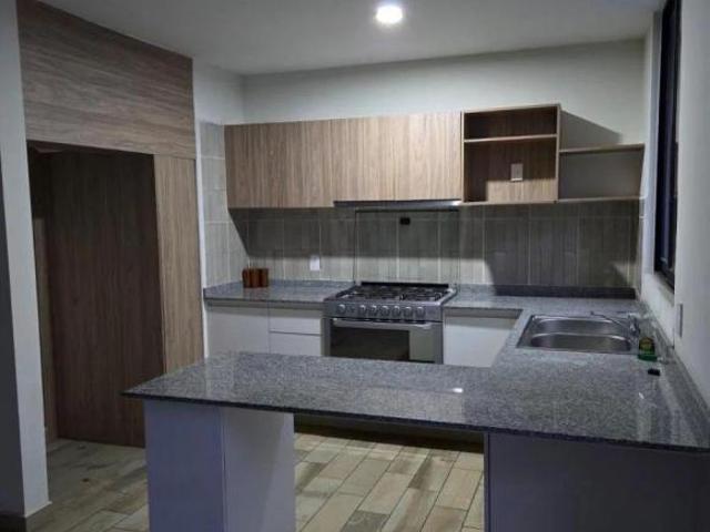 Hermosa Casa de 3 niveles con Coto Villaterra
