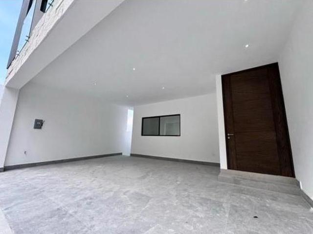 Hermosa Casa de 3 Niveles en Cumbres Elite Premier