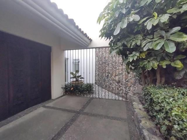 Hermosa casa de 1 piso en Cuernavaca. Venta o Renta