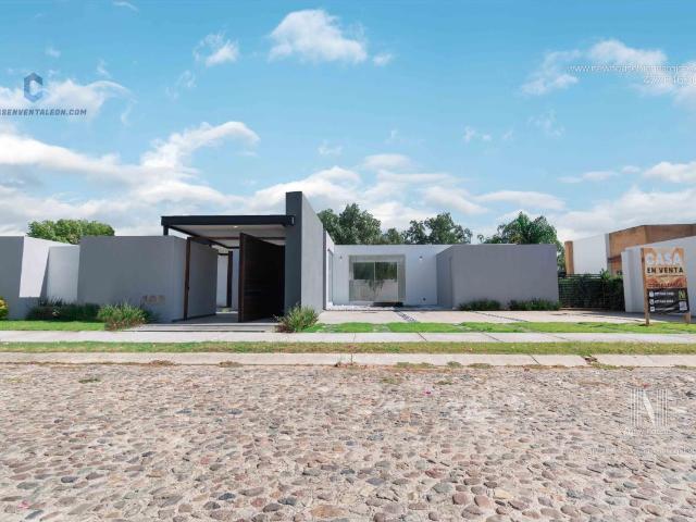 Hermosa Casa de 1 Planta en El Trébol – Amplitud y tranquilidad