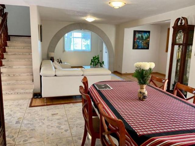 PARA MODERNIZAR CONFORTABLE CASA EN LOMAS DE LAS AGUILAS SE ESCUCHAN OFERTAS SERIAS