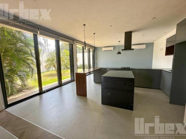 HERMOSA CASA DE $5.8 MILL EN VENTA EN CAMPECHE